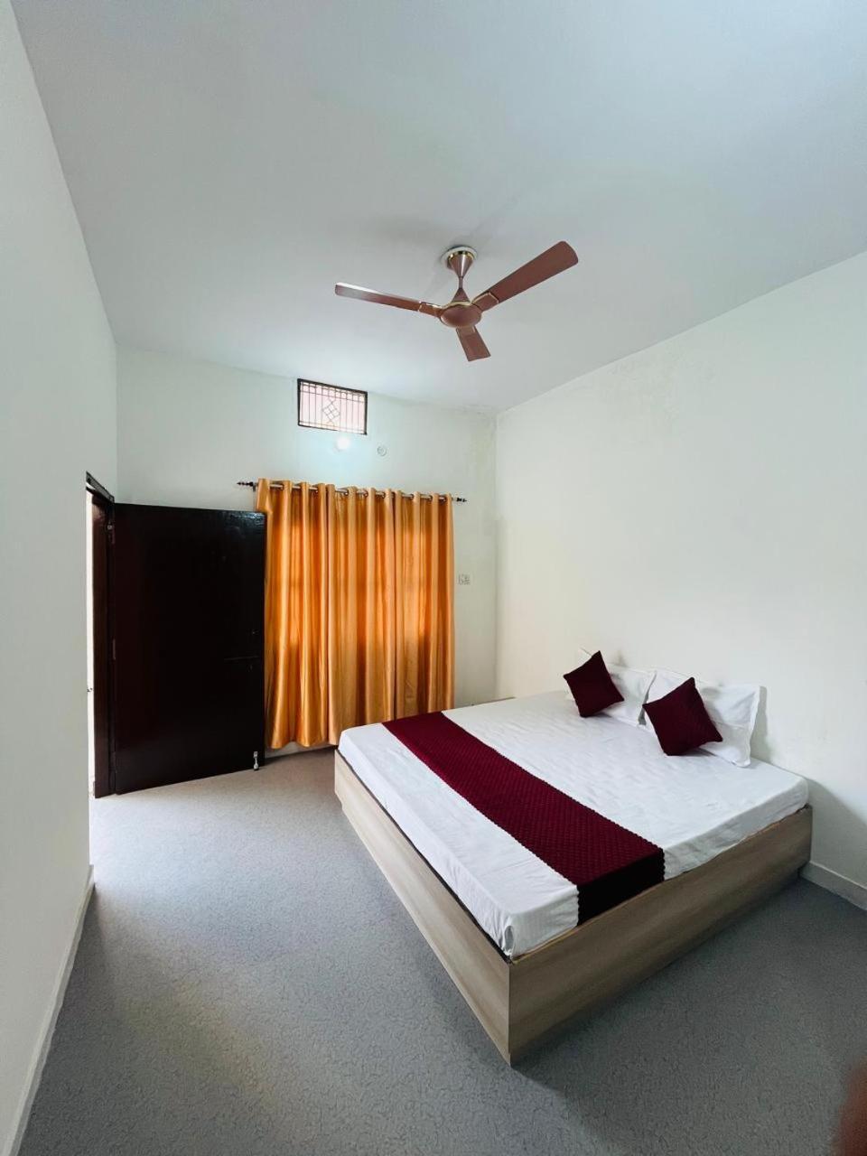 Log Inn Banaras Váránasí Exteriér fotografie